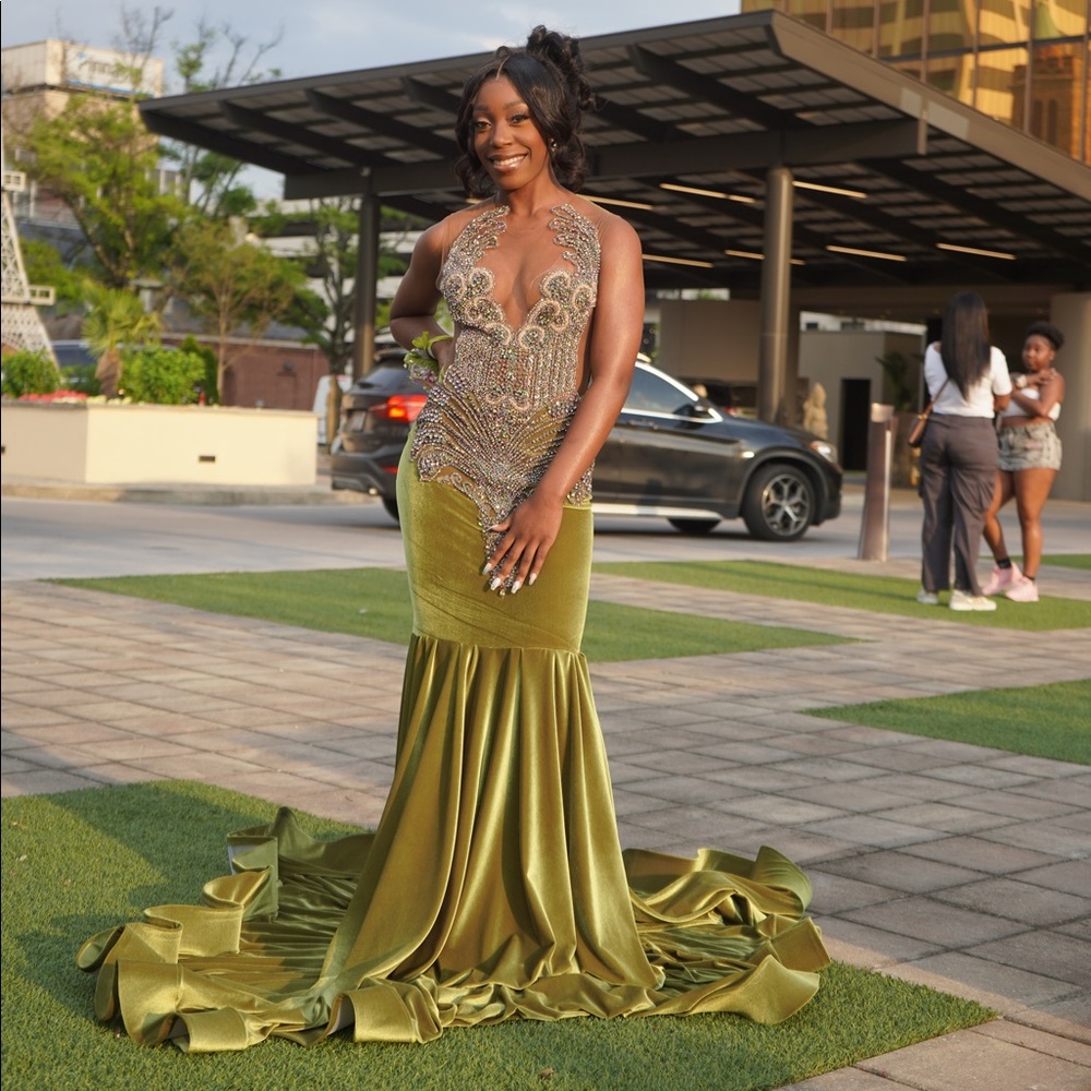 Prom dress . i got it for $1,500 and I’m selling it for $800 . (price may vary)
